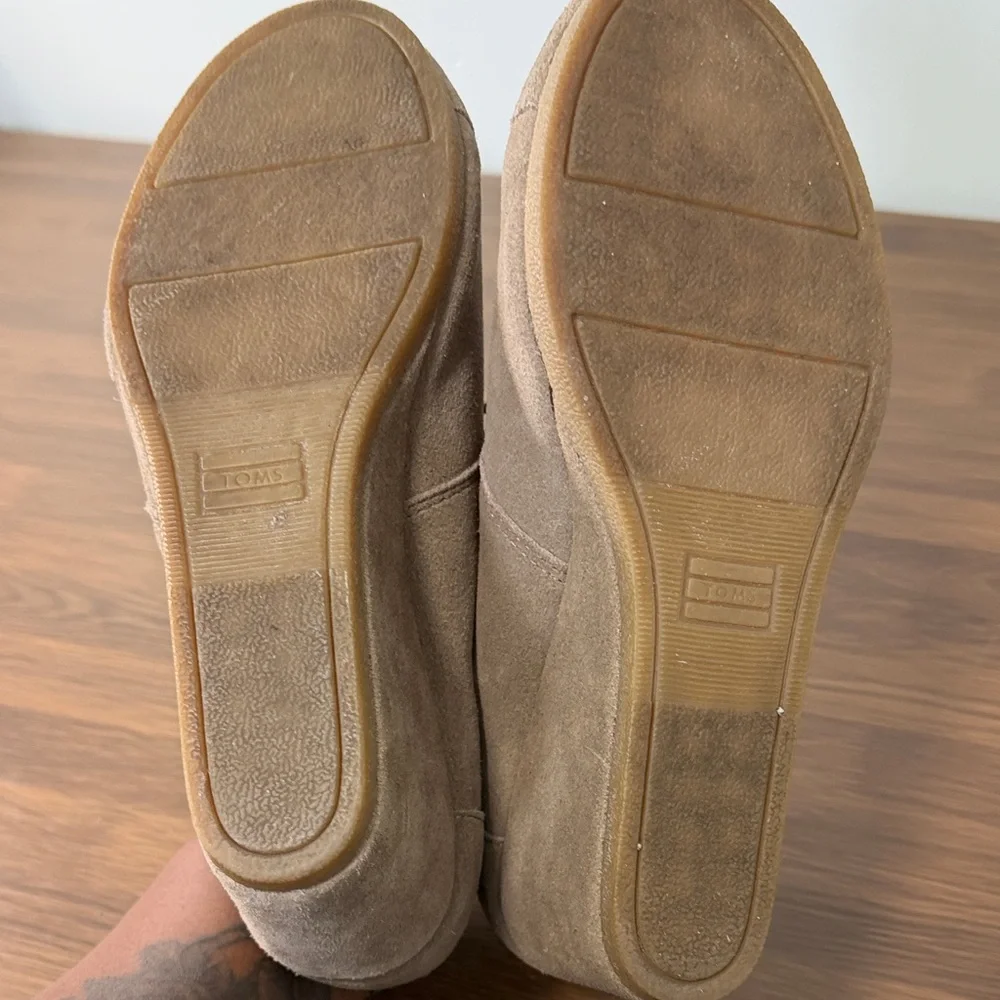 Toms Suede Women's‎ Taupe Wedge Booties Sz 9
